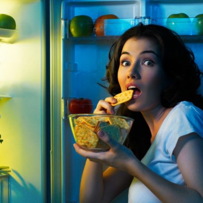 الاكل ليلا احد اسباب السمنه