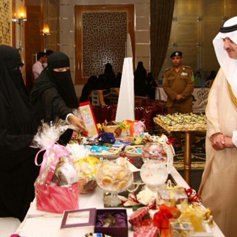  الامير سعود يرعى معرض سابق للاسر المنتجة