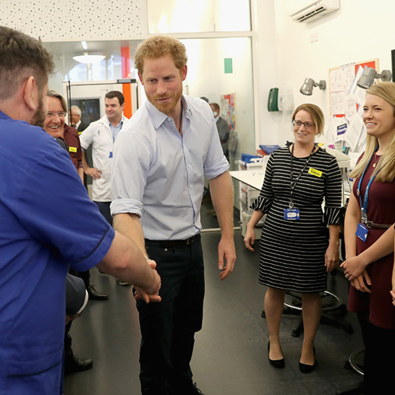 الامير هاري خضع لاختبار كشف الايدز علنا