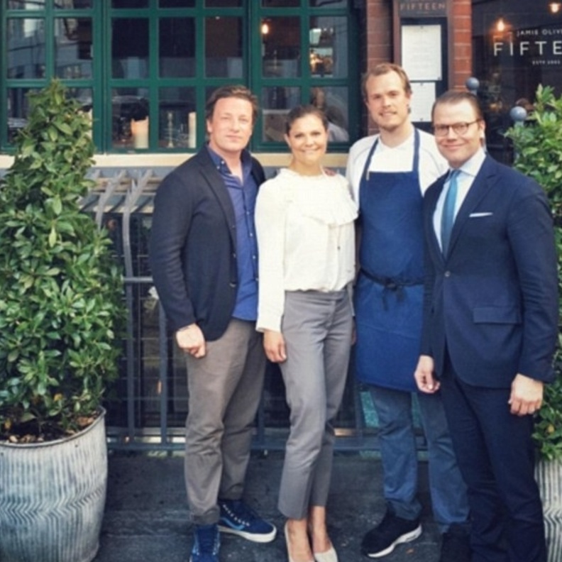 الاميرة فيكتوريا تزور مطعم جيمي اوليفر الشهير في لندن