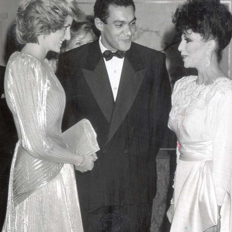 تتالق بالازرق