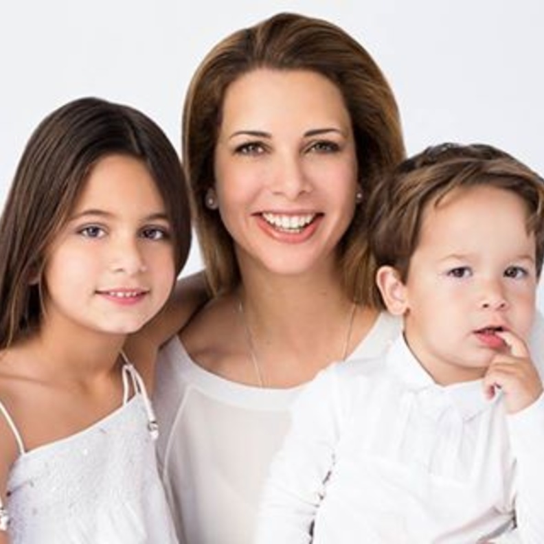 الاميره هيا تتوسط الشيخ زايد والشيخة الجليلة