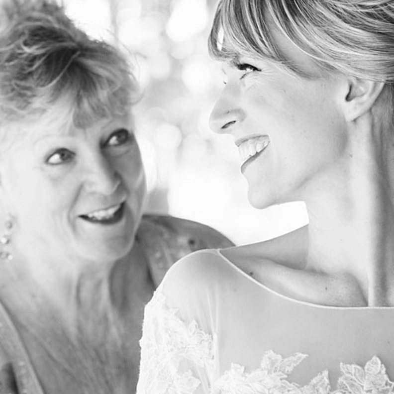 لحظة للأم وابنتها