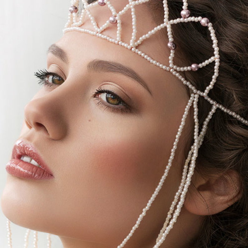 البلاش الخاص بالعروس.. مشرق ووردي