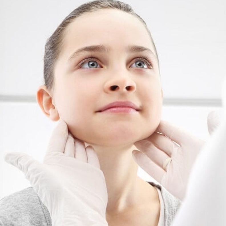 هناك حالات تستدعي ازالة اللوزتين