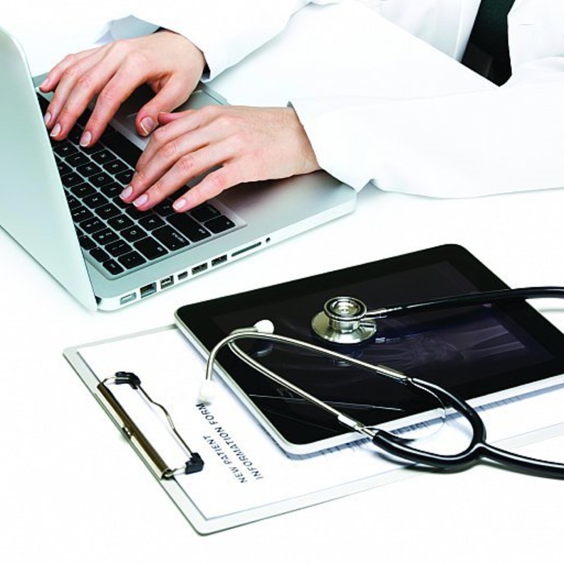 التواصل بشكل إلكتروني كامل بين المرضى والأطباء عبر الموقع