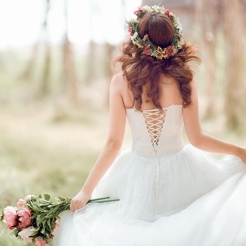 التوتر اثناء ارتداء الفستان قد يُفسد اشرطته واحزمته