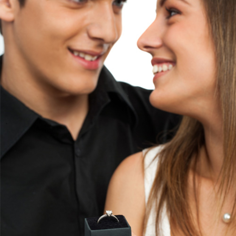 طرق خفية تخبرين بها خطيبك عن خاتمك المفضل