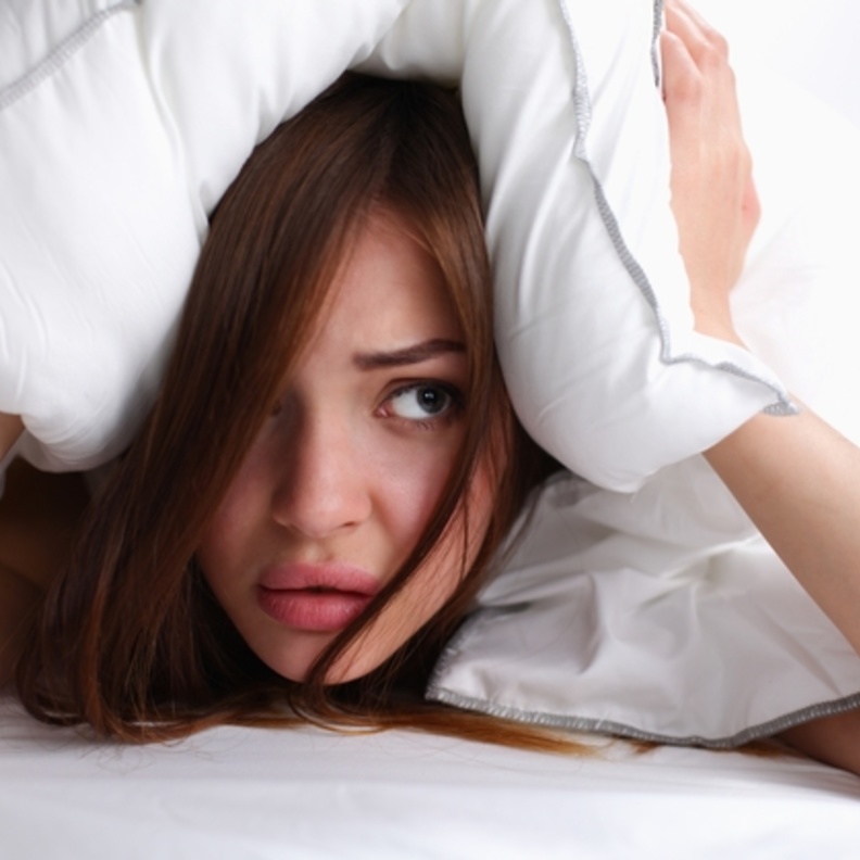 الجز على الأسنان أثناء النوم 