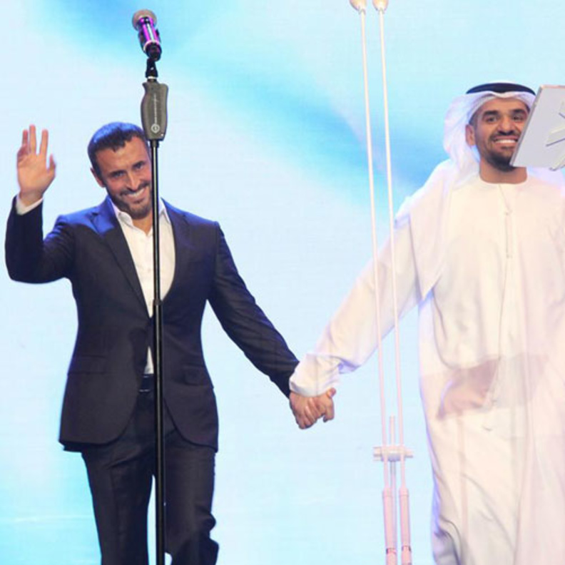 كاظم الساهر فى الفقرة الأولى من الحفل