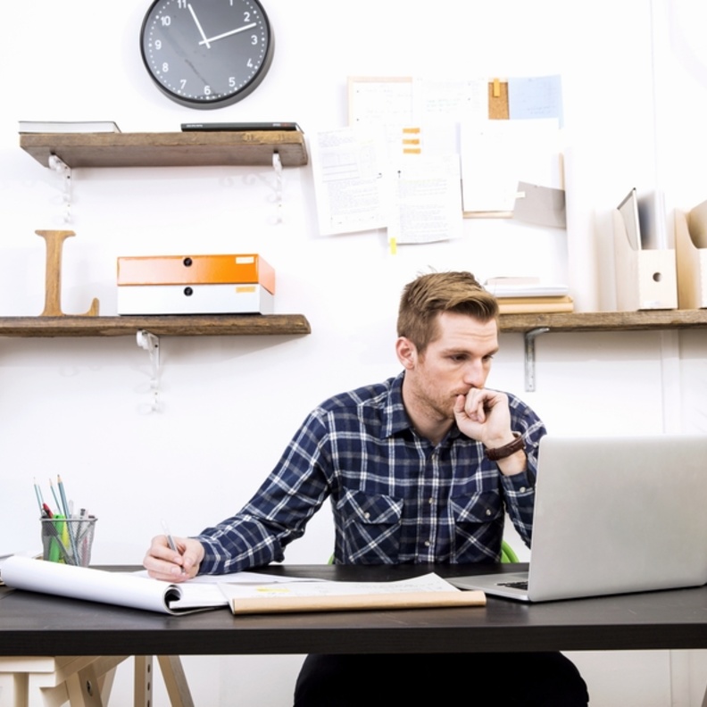 الجلوس يحرق سعرات حرارية اكثر من الوقوف