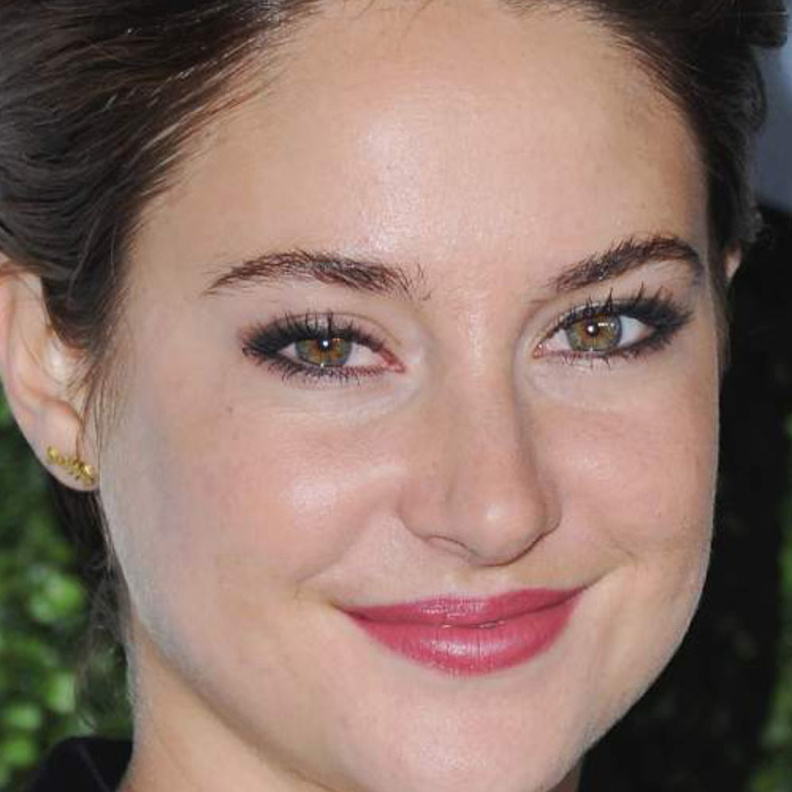 صاحبة الوجة الجميل ديبيكا بادوكون بالرتبة الثالثة