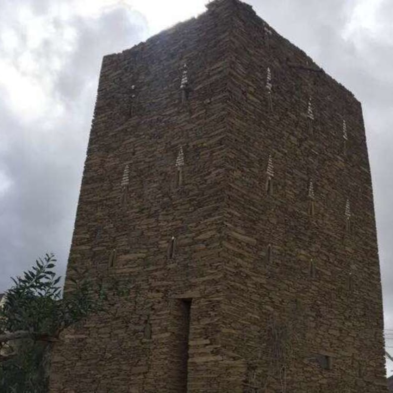 الحصن التراثي الذي كان آيلاً للسقوط 