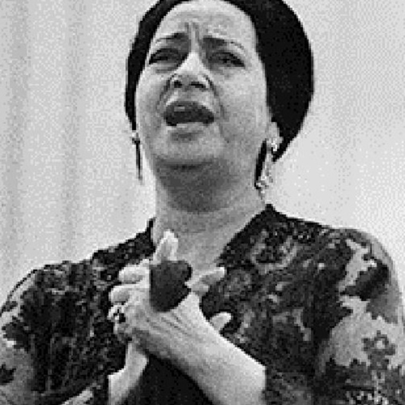 محمد فؤاد يقدم تكبيرات العيد