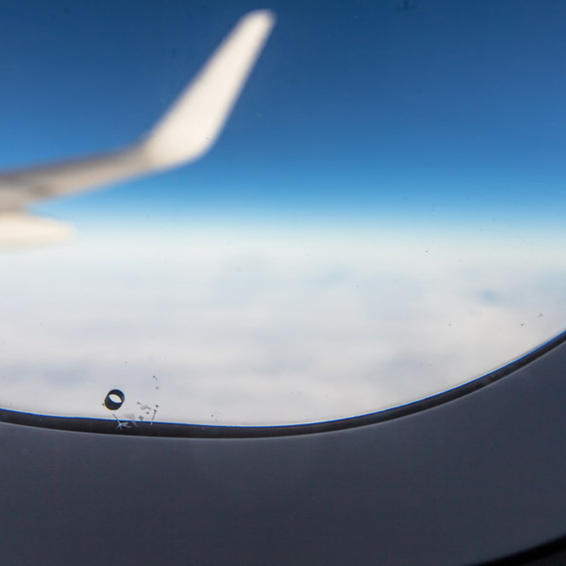 الدائرة الصغيرة في النافذة.. هذه هي فائدتها