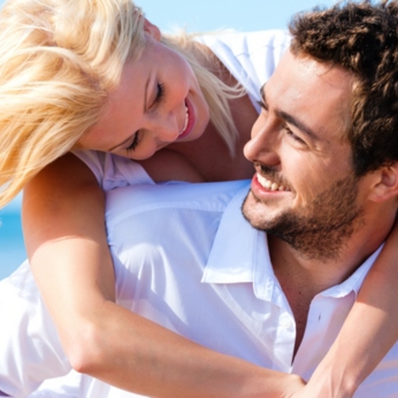 العفوية صفة الرجل الناجح في علاقته الحميمة
