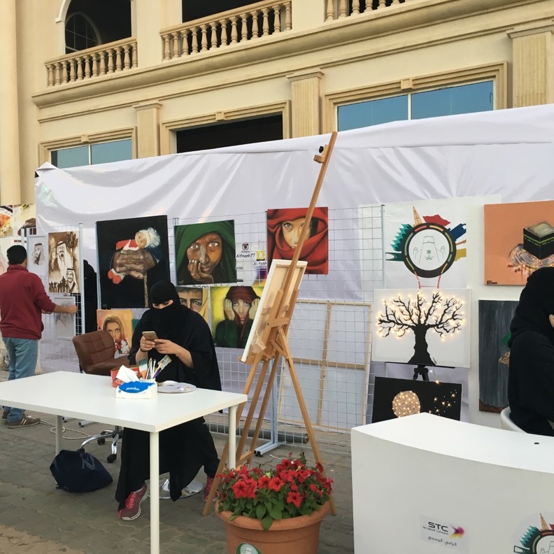 الرسامات السعوديات أثبتن وجودهن 