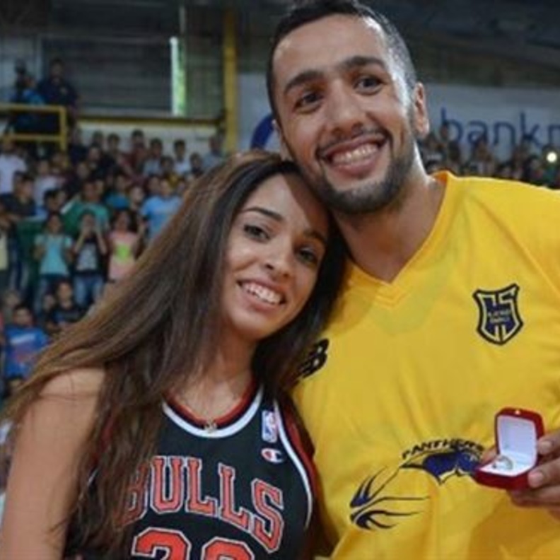 الرياضي علي حيدر يطلب يد حبيبته