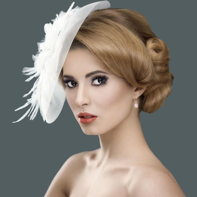 الشعر متالق وخالي من الجفاف يوم الزفاف