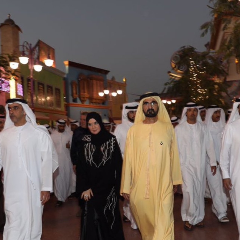 الشيخ محمد بن راشد يتجول في دبي باركس آند ريزورتس