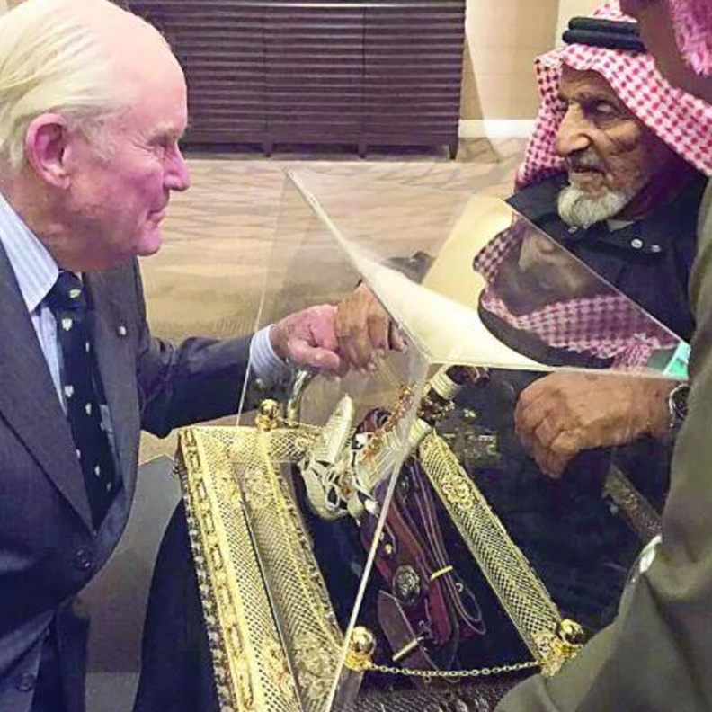 الصديقان بعد اللقاء 