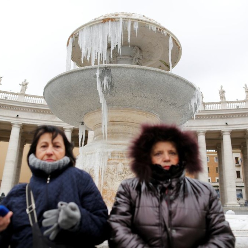 الصقيع يقتل العشرات في أوروبا والحرارة 30 تحت الصفر