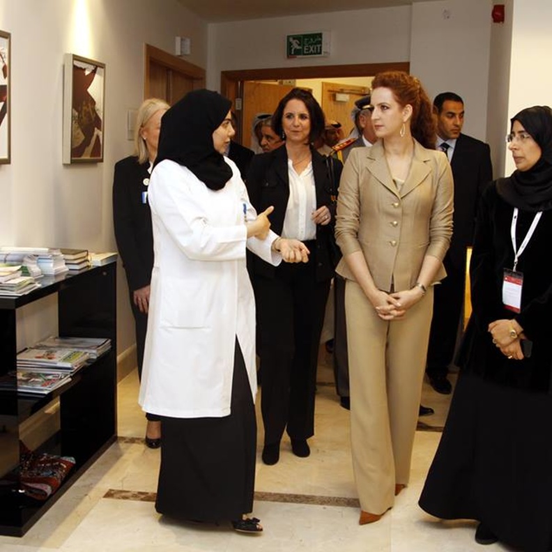 للا سلمى بطقم كلاسيكي