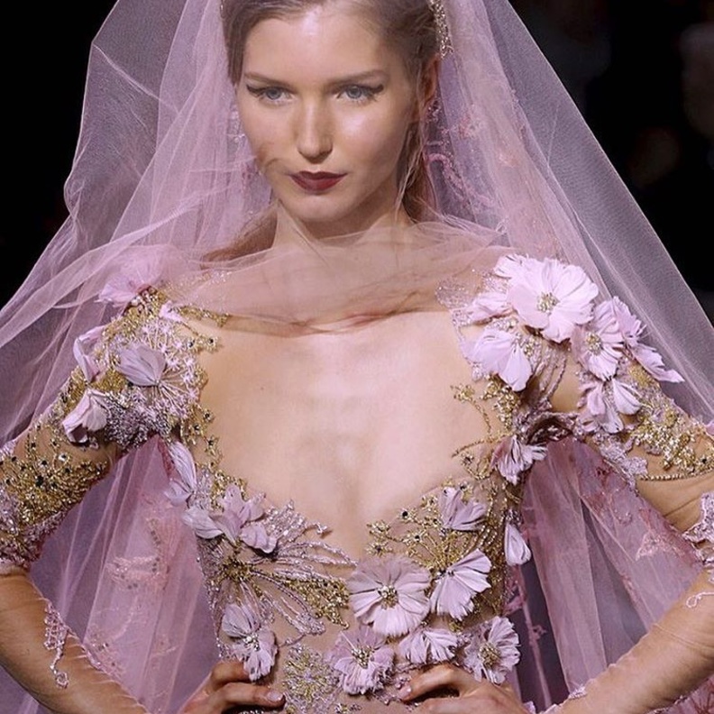 اكسسوار الرأس من التول واللؤلؤ 