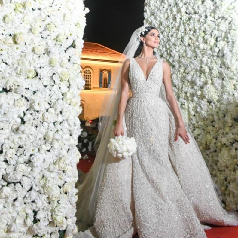 ريما فقيه ضيفة برنامج هيدا حكي مع عادل كرم في فستان اخضر متوهج