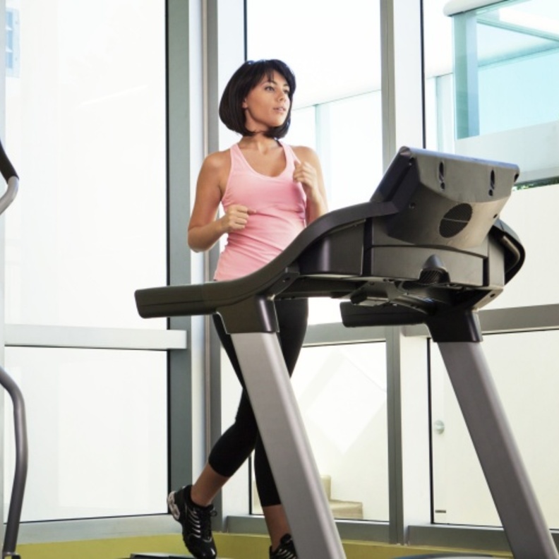 تمارين فعالة أثناء السير عبر الـTreadmill