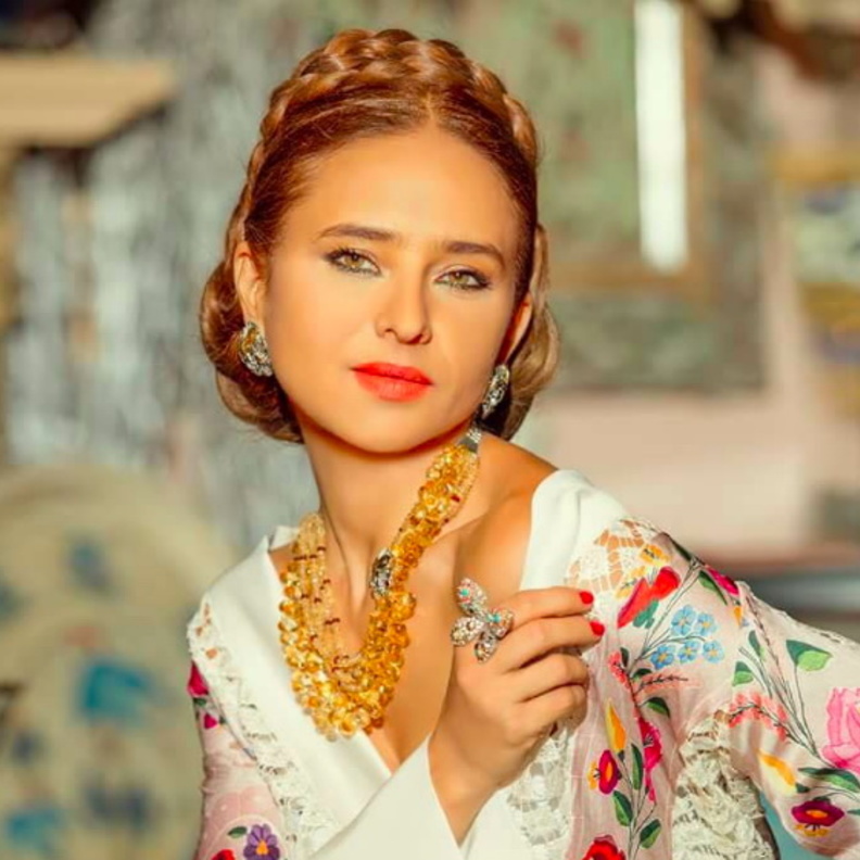  نيللي كريم في اطلالة شرقية لافتة