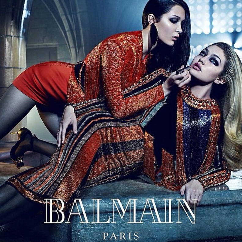 الأختان بيلا حديد وجيجي حديد في الإعلان نفسه لدار بالمان