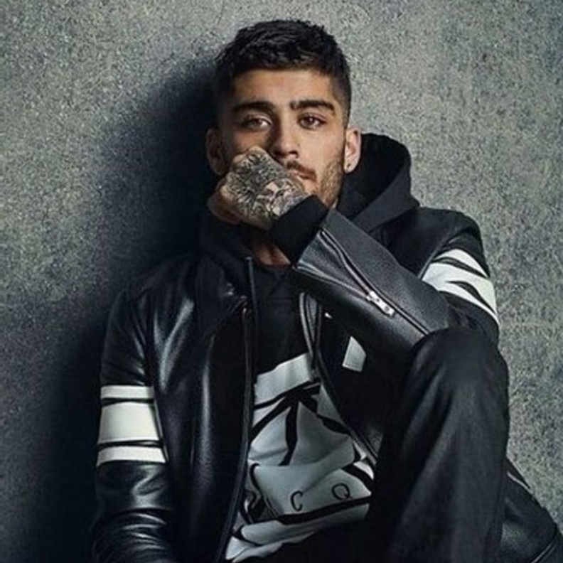 زين مالك يدخل عالم الأزياء بإطلاق مجموعة أحذية مع زانوتي