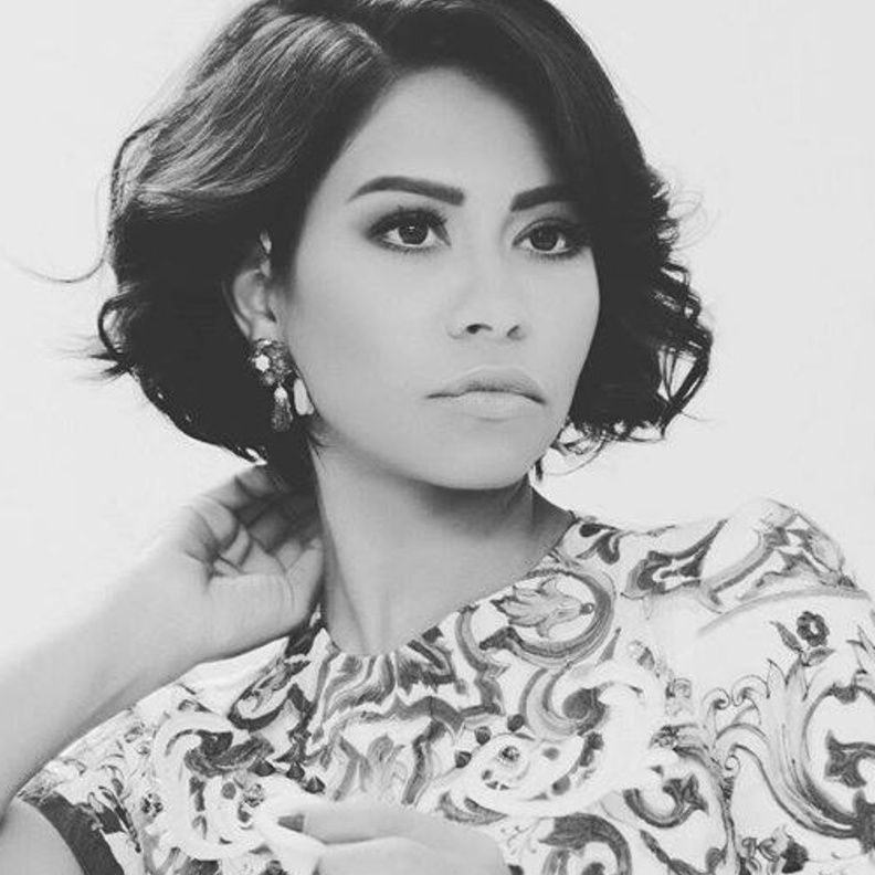 الصورة المحذوفة لشيرين وهى تبكى