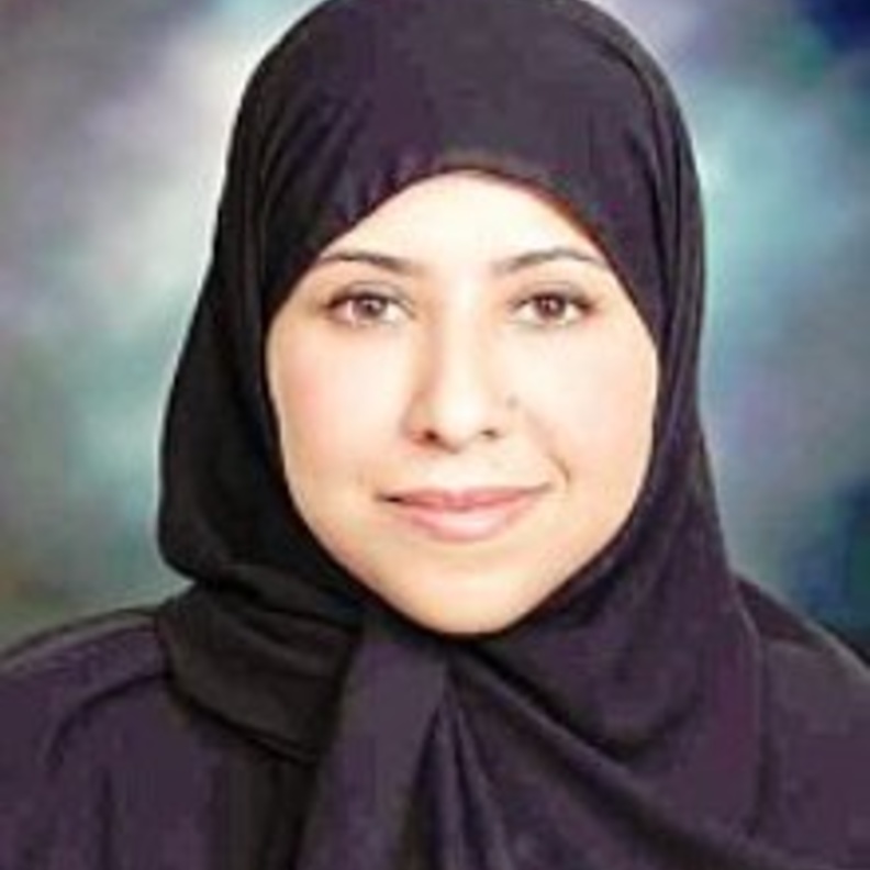 الطبيبة دينا السماعيل