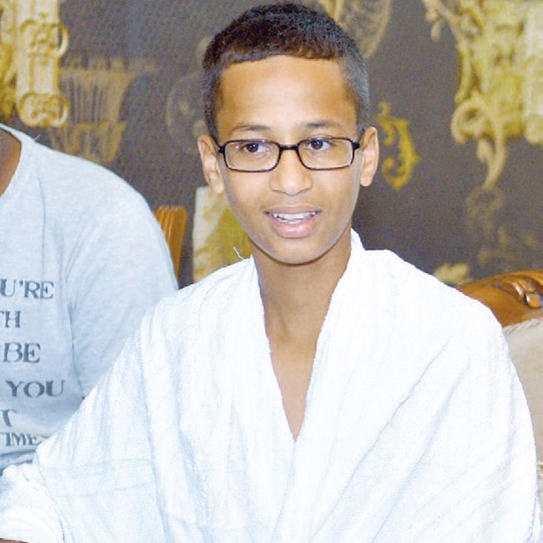 الطفل في ملابس الاحرام