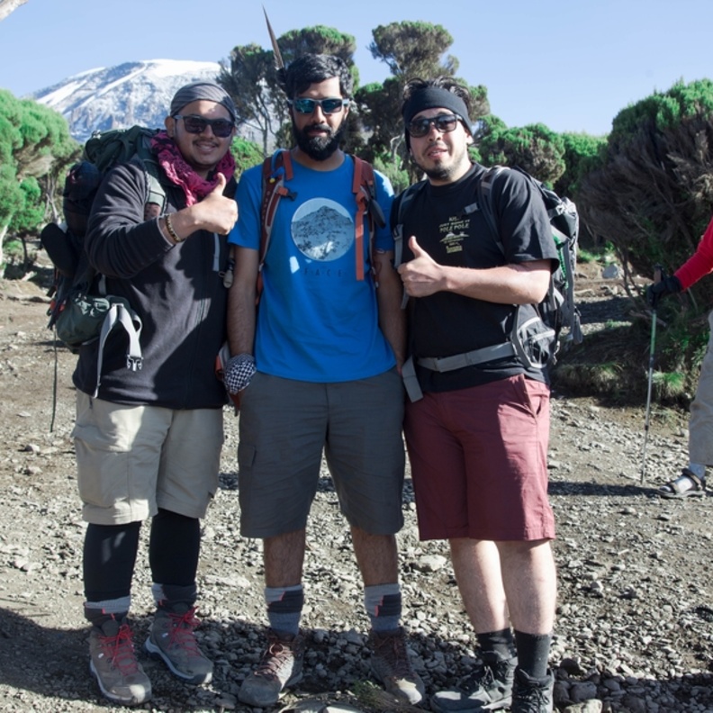 سعود العيدي مع المشاركين 