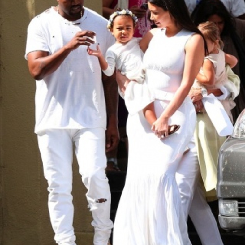 كنديل في إطلالة مثيرة للجدل