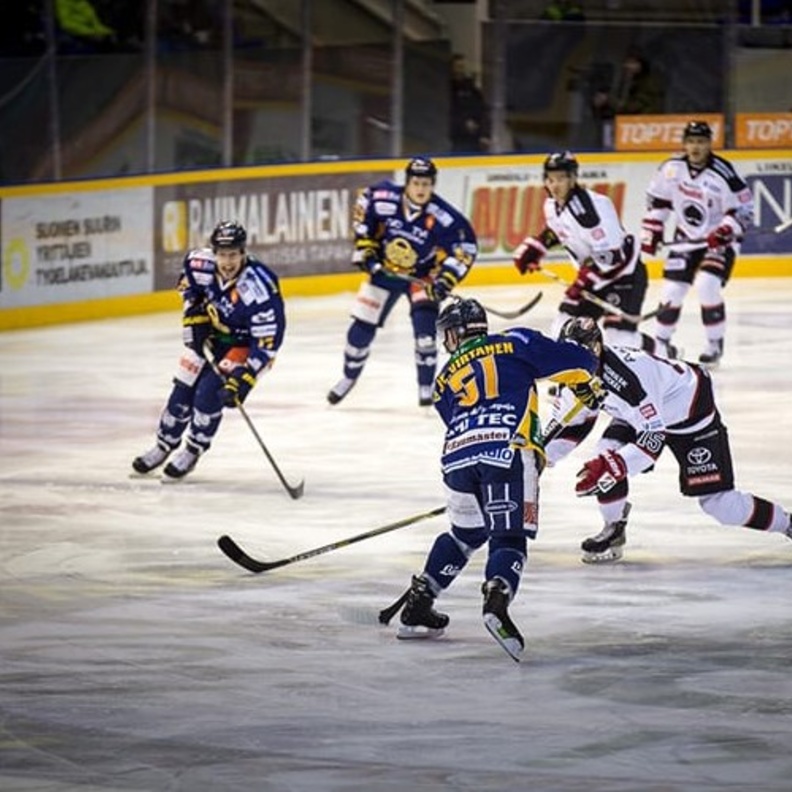 العب الهوكي