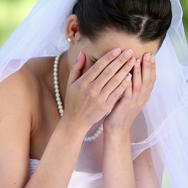 العروس الموجوعة في يوم زفافها 