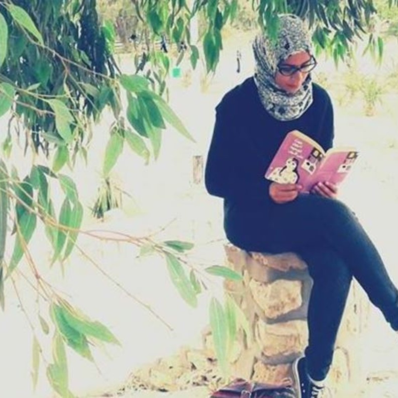 العروس وعشق القراءة