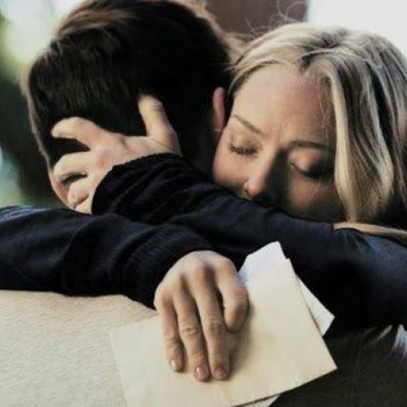 العناق يزيل حدة الخلافات الزوجية