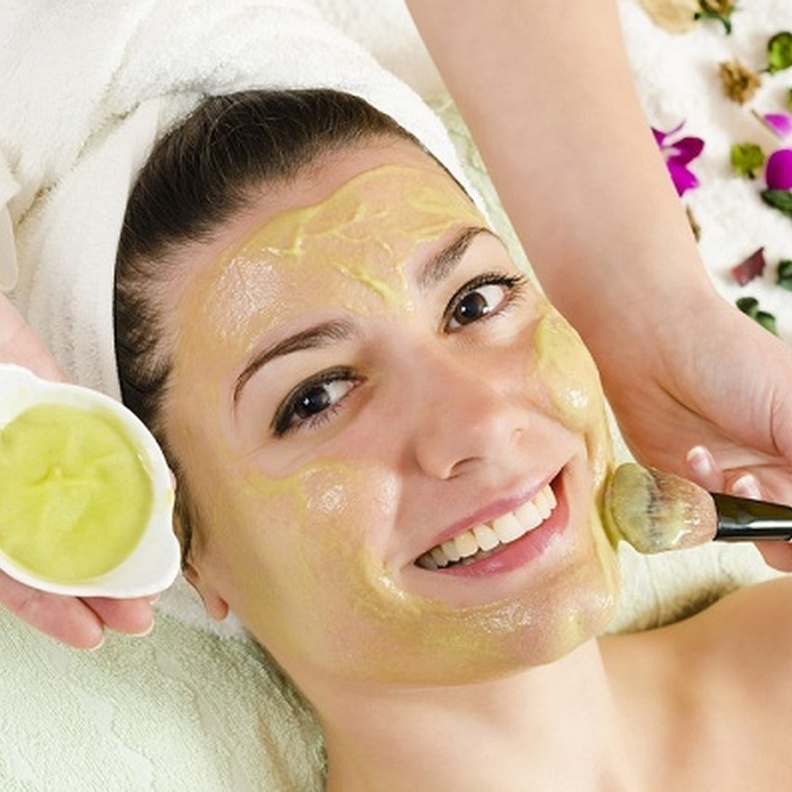 العناية بالبشرة الجافة من خلال الماسكات