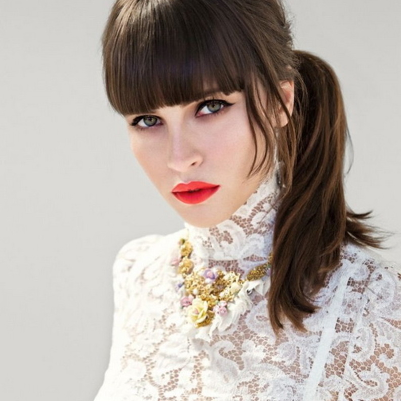 الغرة الأمامية مع الشعر المرفوع