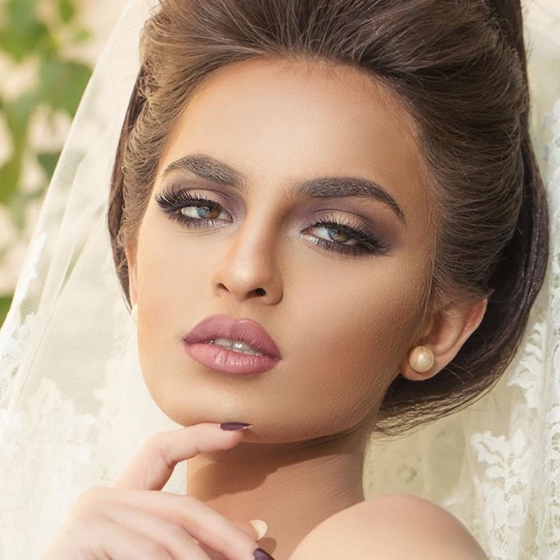 الفاشينيستا الاردنية كيناز بمكياج خبيرة التجميل مروى