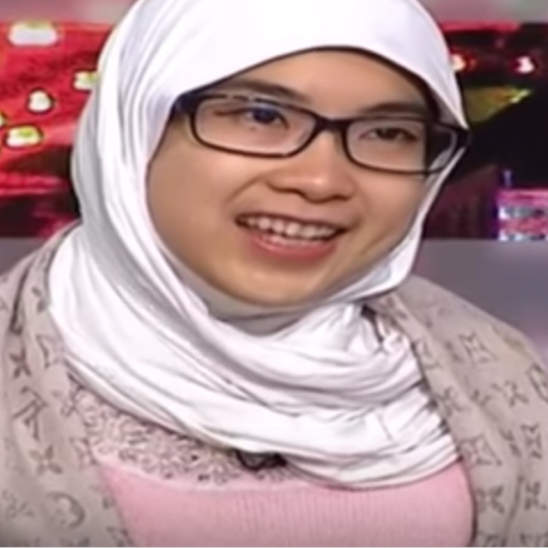 الفتاة الصينية آمنه سعيدة