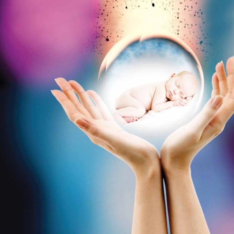 الفرق بين الحقن المجهري و أطفال الأنابيب