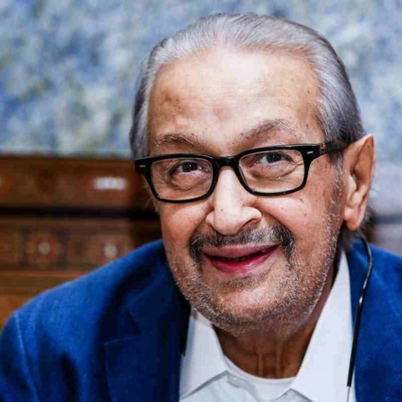 الفنان الراحل نور الشريف