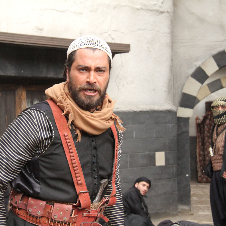 يجسد شخصية هيثم في مسلسل العراب 