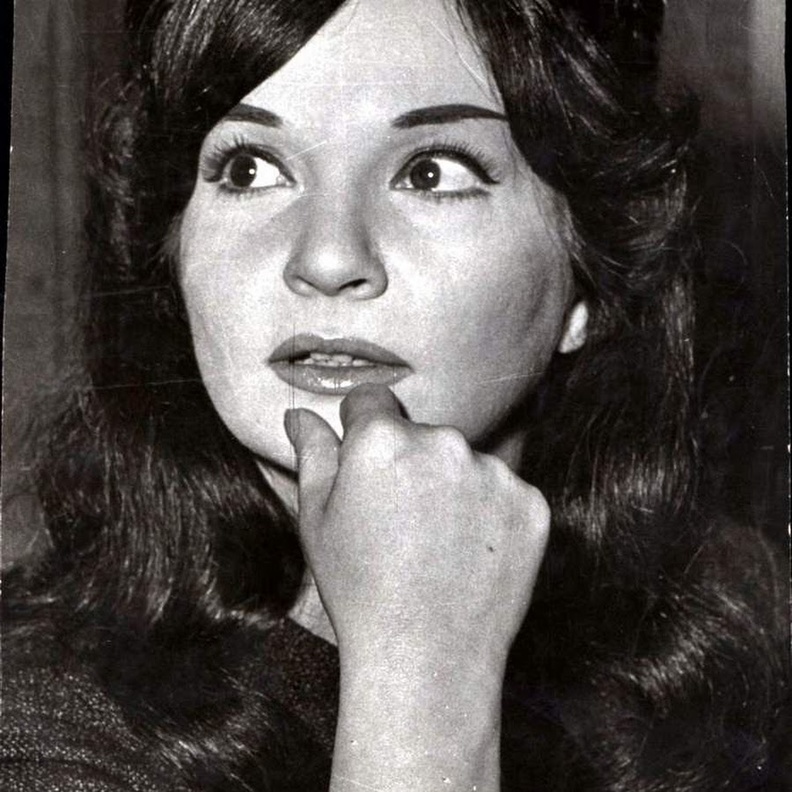 الفنانة الكبيرة شادية في منزلها بالدقي